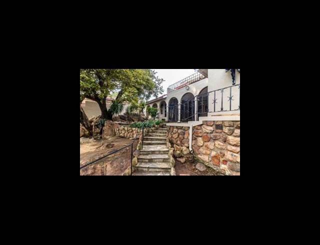 8 BEDROOM HOUSE FOR SALE IN OAKDENE
